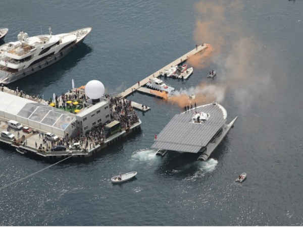 दुनिया की सबसे बड़ी सोलर पैनल नाव 