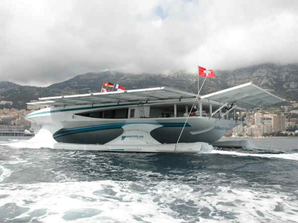 दुनिया की सबसे बड़ी सोलर पैनल नाव 