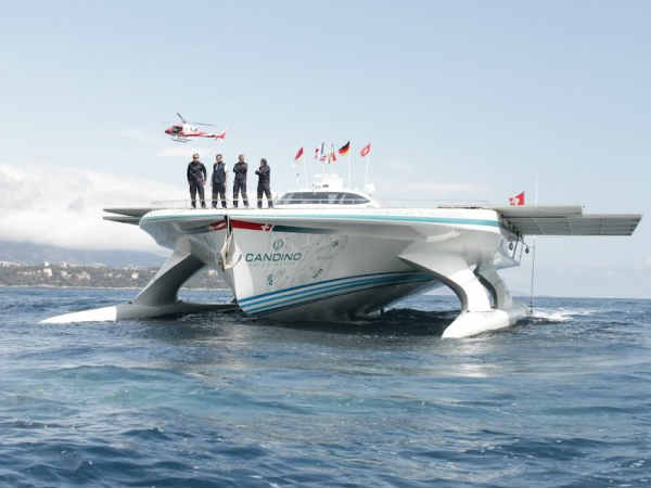 दुनिया की सबसे बड़ी सोलर पैनल नाव 