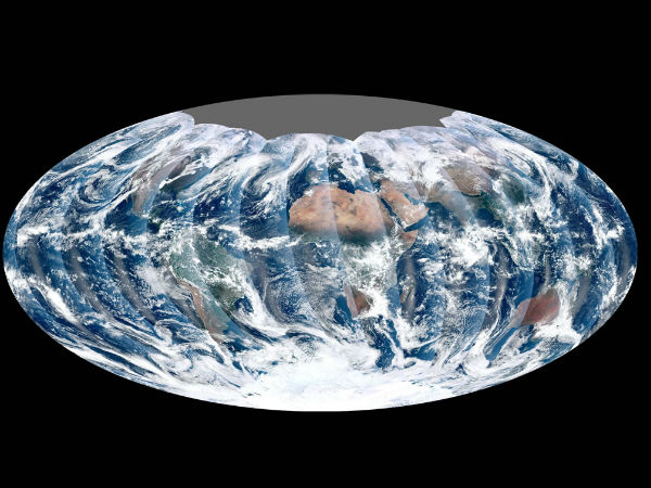 अंतरिक्ष से कुछ ऐसी दिखती है हमारी धरती 