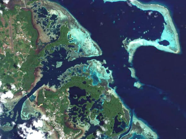 अंतरिक्ष से कुछ ऐसी दिखती है हमारी धरती 