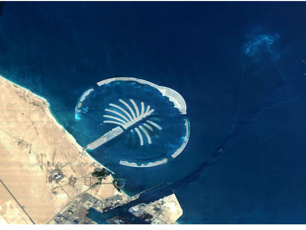 अंतरिक्ष से कुछ ऐसी दिखती है हमारी धरती 