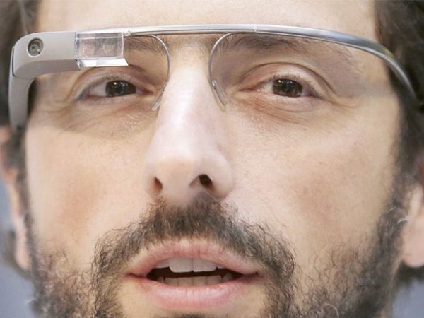 गूगल ग्‍लास एंड्रायड प्‍लेटफार्म पर रन करता है 