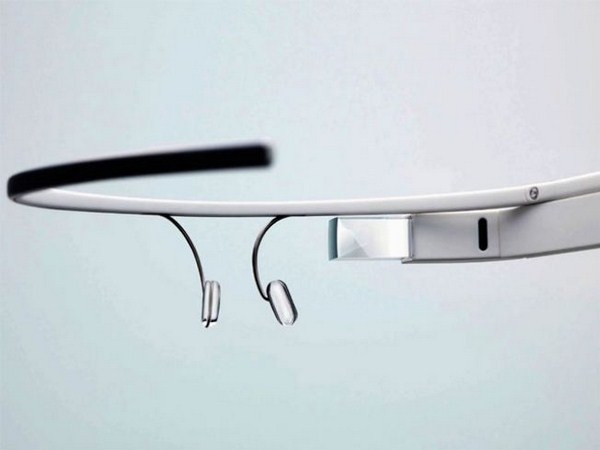 गूगल ग्‍लास की मदद से आप जानकारी शेयर भी कर सकते हैं