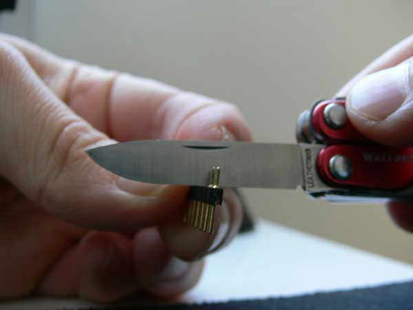 चाकू या दूसरे औजार न प्रयोग करें 