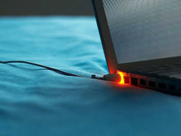 लगातार लैपटॉप की बैटरी चार्ज न करें