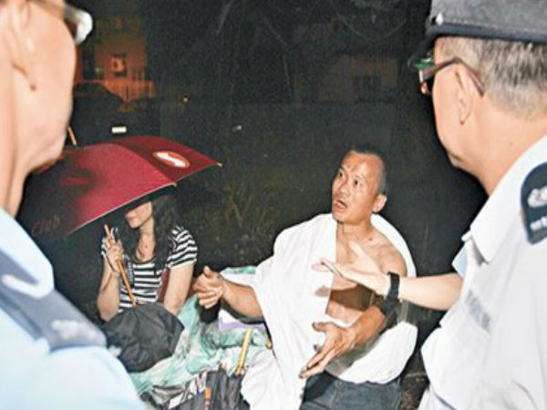 Galaxy S4 Explodes and burns hole appartment 