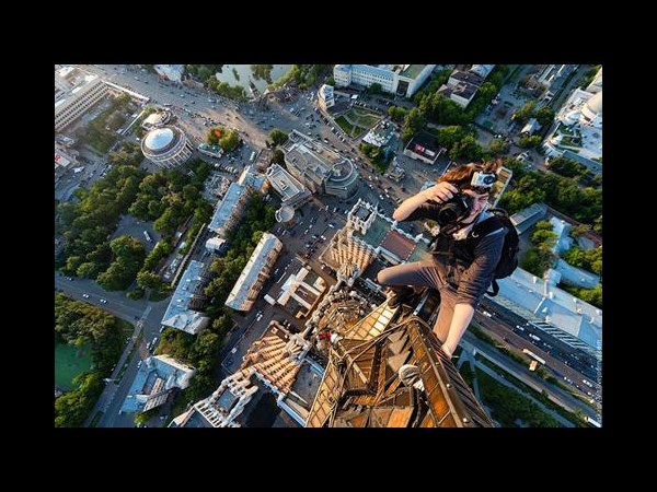 Heart stopping Photos of Russian Daredevils