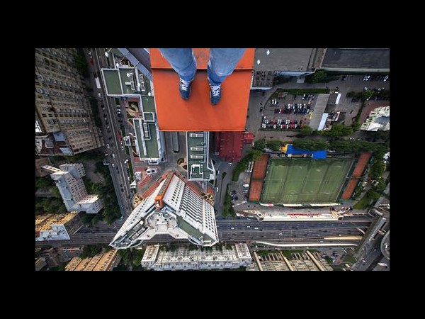 Heart stopping Photos of Russian Daredevils