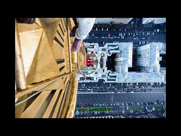 Heart stopping Photos of Russian Daredevils