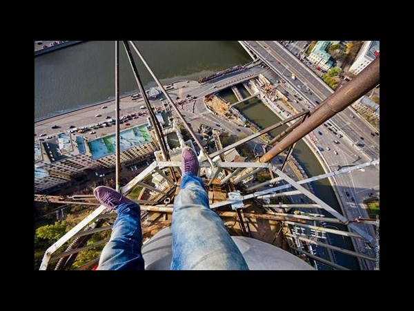Heart stopping Photos of Russian Daredevils