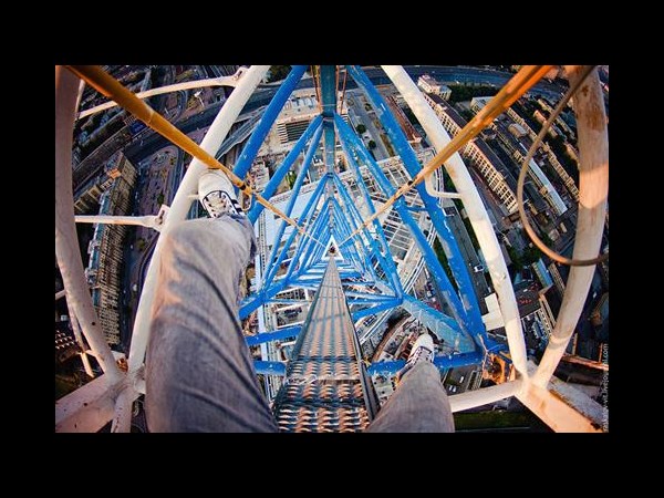 Heart stopping Photos of Russian Daredevils