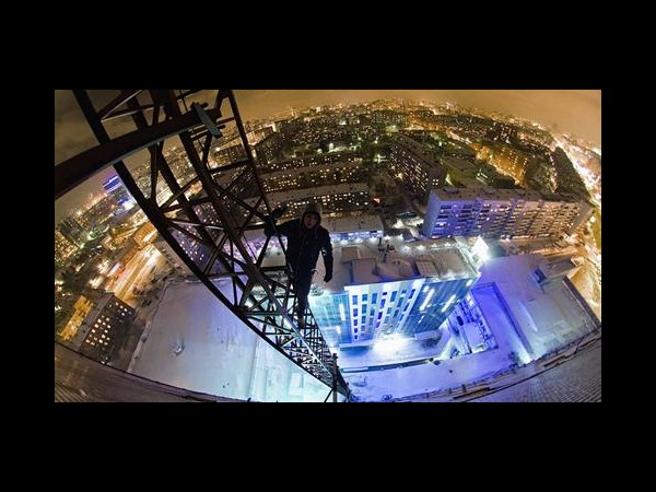 Heart stopping Photos of Russian Daredevils