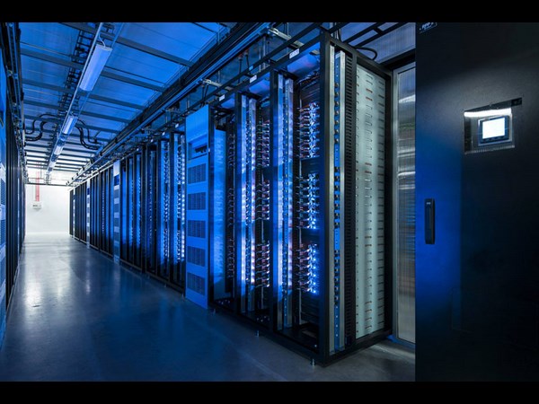  Facebook’s Data Center