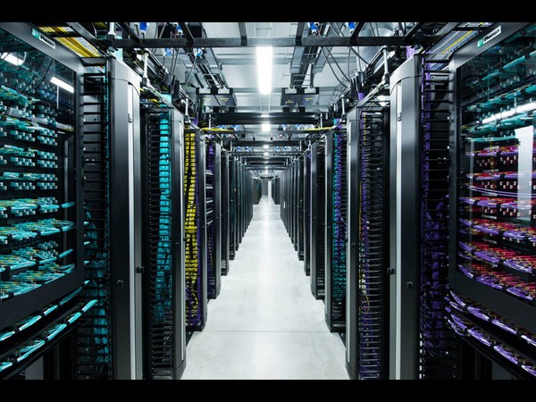  Facebook’s Data Center