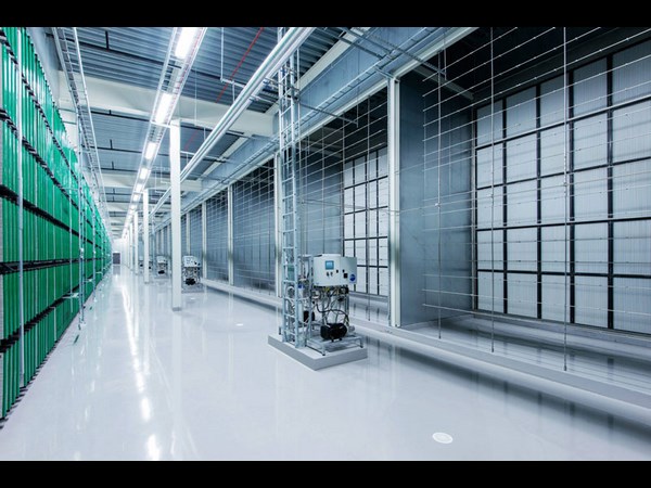  Facebook’s Data Center