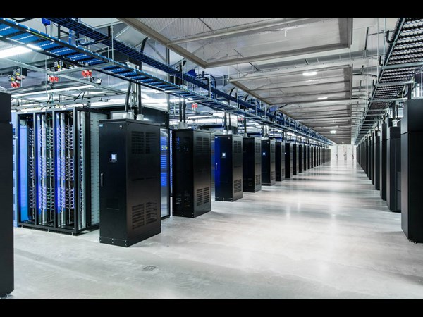 Facebook’s Data Center