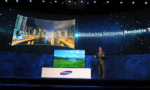सैमसंग ने पेश की मुड़ने वाली टीवी 