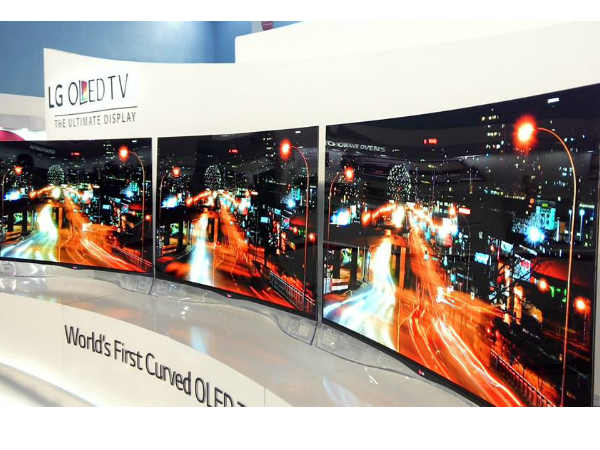 Ultra HD curved OLED television
