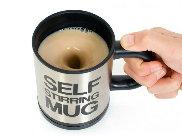 Self-stirring mug