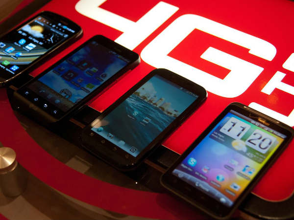 4000 रुपये में देगा रिलायंस 4 जी स्‍मार्टफोन 