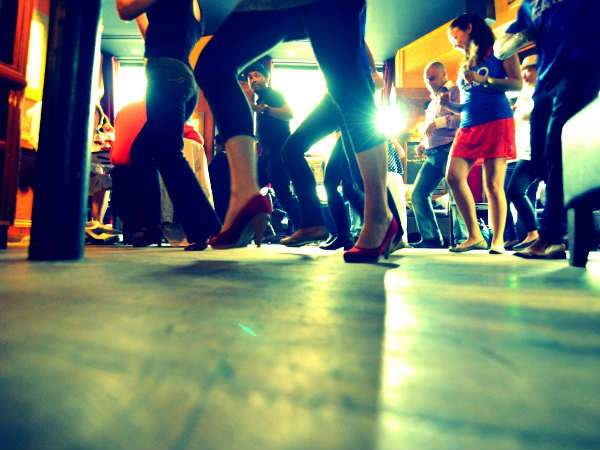 डांसिंग 