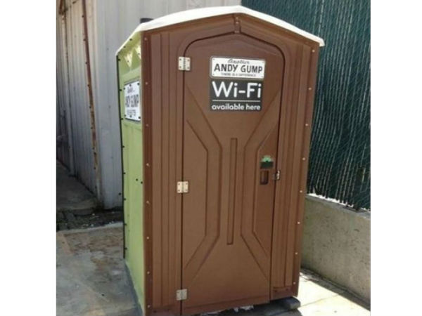 अजीब-गरीब wifi साइन बोर्ड्स!