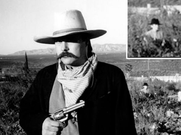 कैसे तस्वीरों में कैद हो गए भूत!