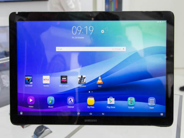 फीचर्स---