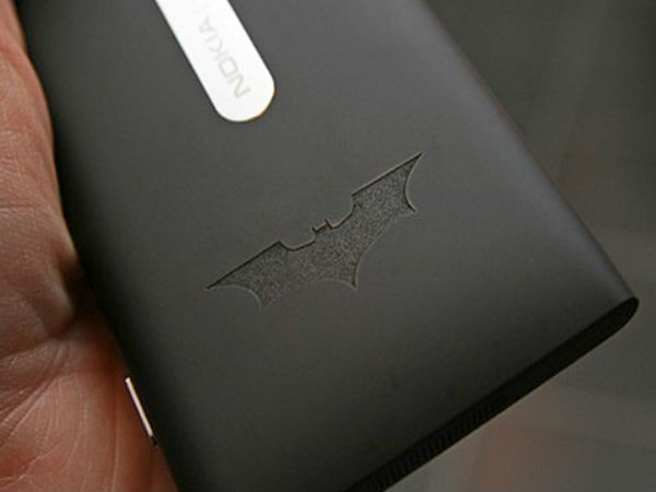 सुपर हीरो थीम के स्मार्टफोन