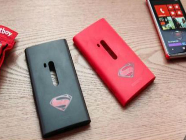 सुपर हीरो थीम के स्मार्टफोन