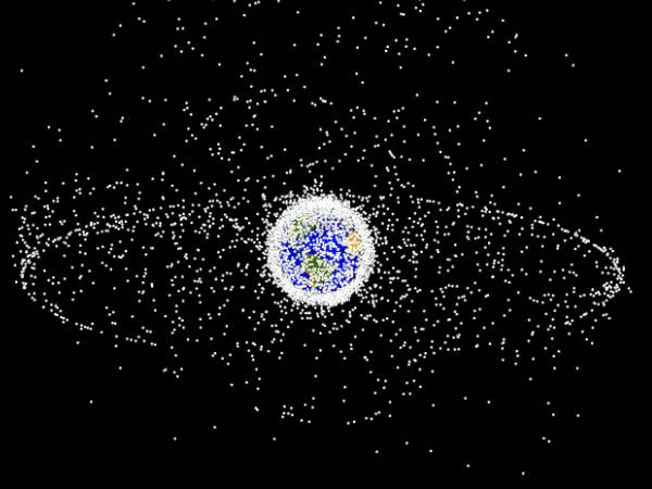 अंतरिक्ष में फैला कचरा पृथ्वी के लिए हो सकता है खतरा..!!