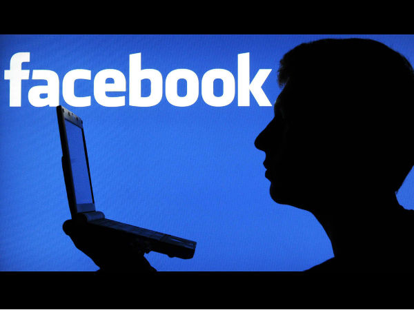 दोस्तों से कैसे छुपाएं रिलेशनशिप