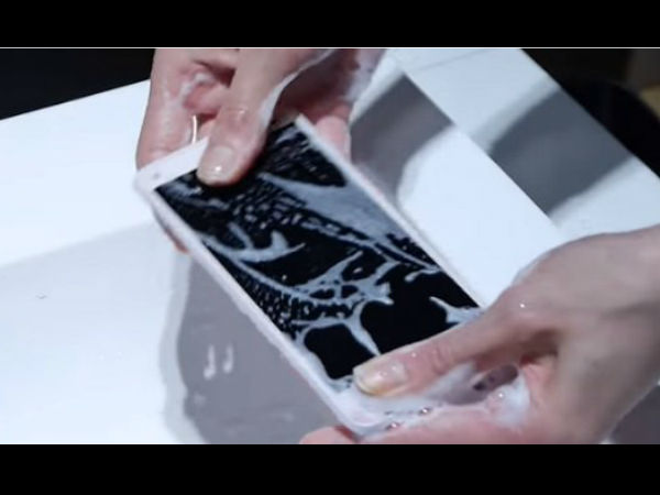 दुनिया का पहला स्मार्टफोन जिसे साबुन से धो सकते हैं आप.!! दुनिया का पहला स्मार्टफोन जिसे साबुन से धो सकते हैं आप.!!