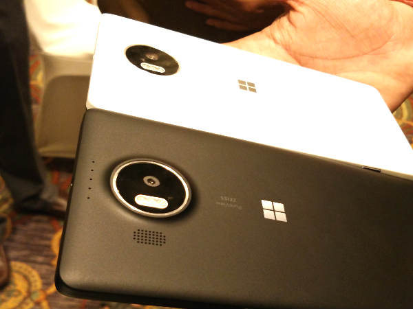 माइक्रोसॉफ्ट ने उतारे पहले विंडो 10 ओएस स्‍मार्टफोन, लूमिया 950, 950 एक्‍सएल  