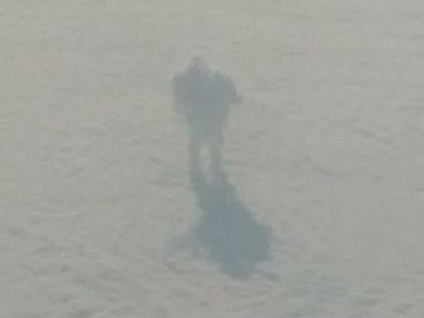 चौंक जाएंगे 30,0000 फुट पर ये भयानक परछाईं देखकर   