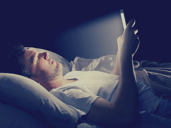 2:आपकी नींद ख़राब कर सकता है फोन