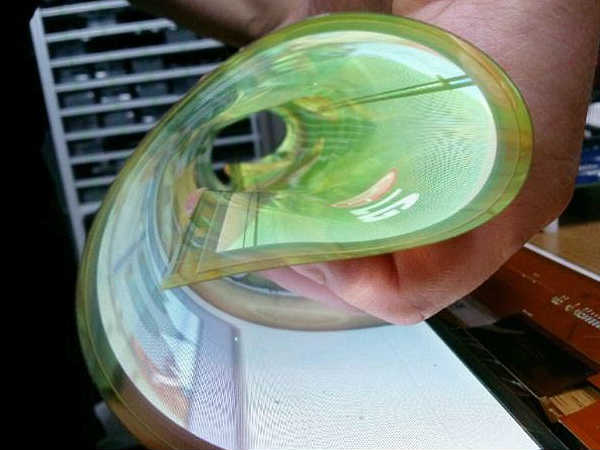 सैमसंग बनाएगी किताब की तरह मुड़ने वाला स्मार्टफोन