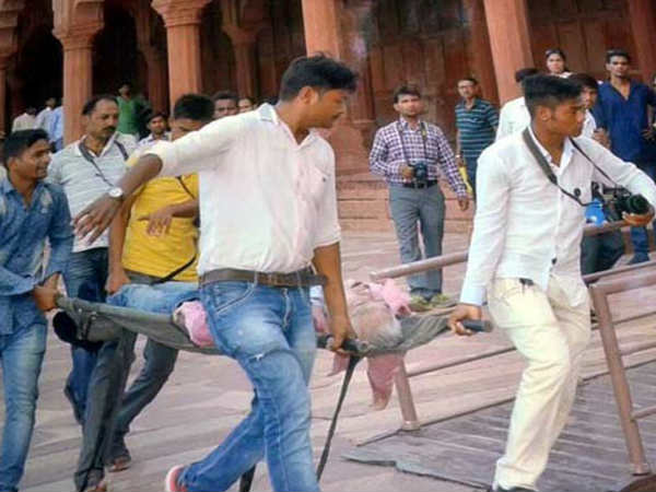 ताजमहल में सेल्फी लेते वक्त मौत