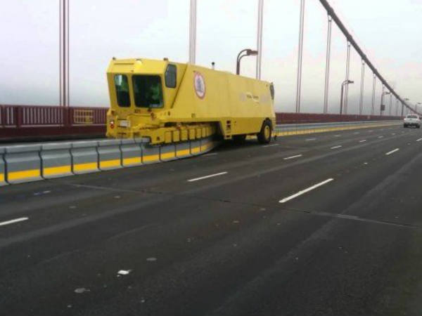 जादू है ये रोड जिपर, विडियो में देखें इस मशीन का कमाल!