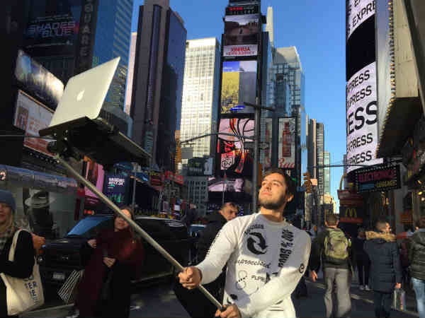 स्मार्टफोन ही नहीं पूरा लैपटॉप उठा सकती है ये सेल्फी स्टिक!