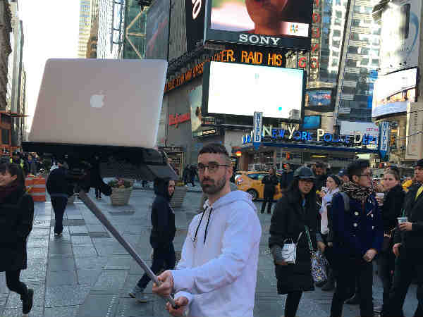 स्मार्टफोन ही नहीं पूरा लैपटॉप उठा सकती है ये सेल्फी स्टिक!