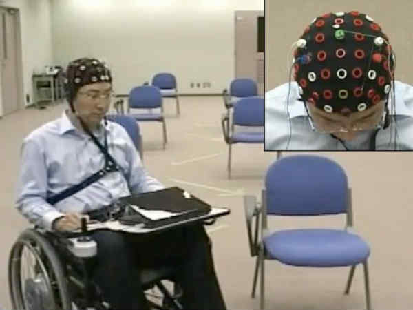 आपके एक इशारे पर चलेगी ये व्हीलचेयर!