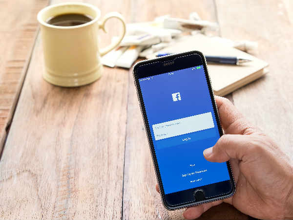 मैसेंजर हो गया पुराना अब आ गया फेसबुक का 'चैटबोट्स'