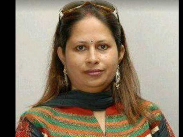 आपकी फेसबुक फ्रेंड लिस्ट में ये औरत है, तो अभी करें डिलीट!