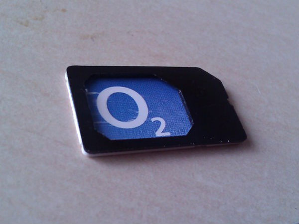 माइक्रो सिम ट्रे से आउटलाइन बना लें