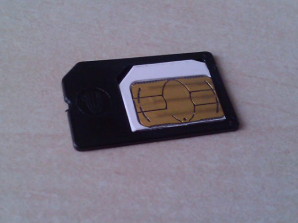 अब सिम को कट करें