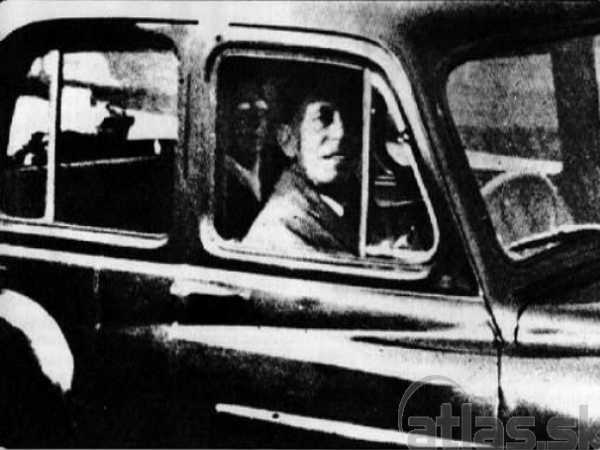 बैकसीट ड्राईवर 