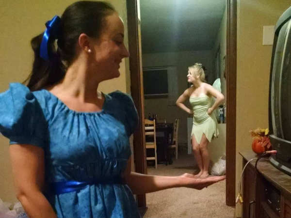 हथेली पर लड़की