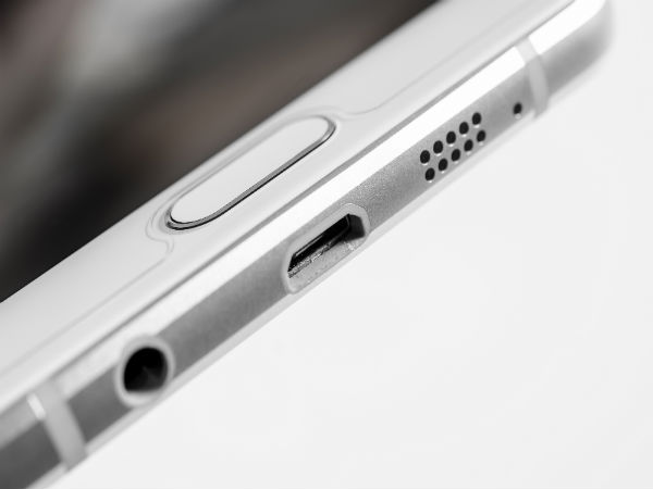 धूल या लिंट हटाएं 